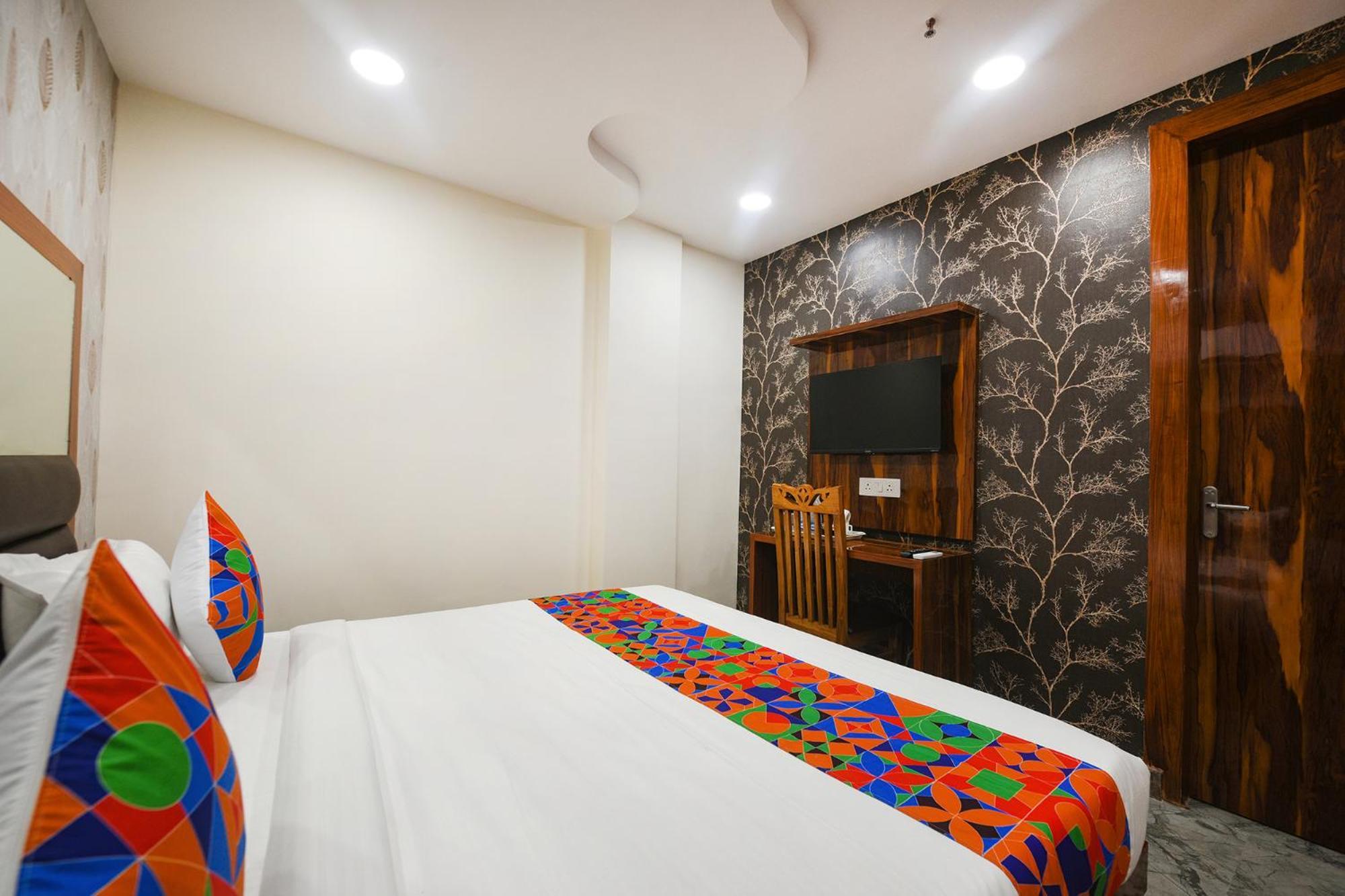 Fabhotel Mona Continental - Nr Laxmi Nagar It Hub Nueva Delhi Exterior foto