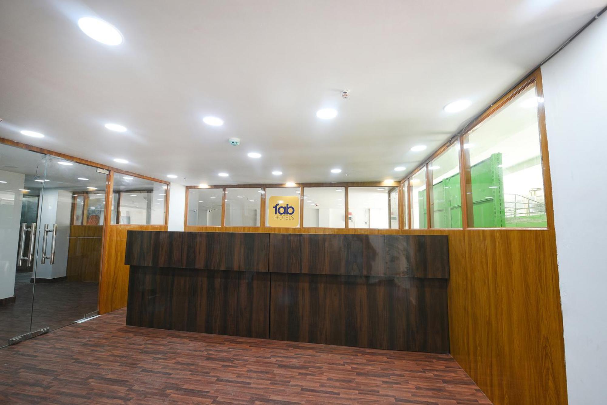 Fabhotel Mona Continental - Nr Laxmi Nagar It Hub Nueva Delhi Exterior foto